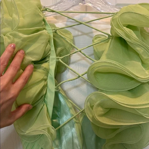 Mac Duggal 67911 Light Green Ruffle Tiered Cut-Out Chiffon Gown Size 6 NWT - Picture 12 of 15